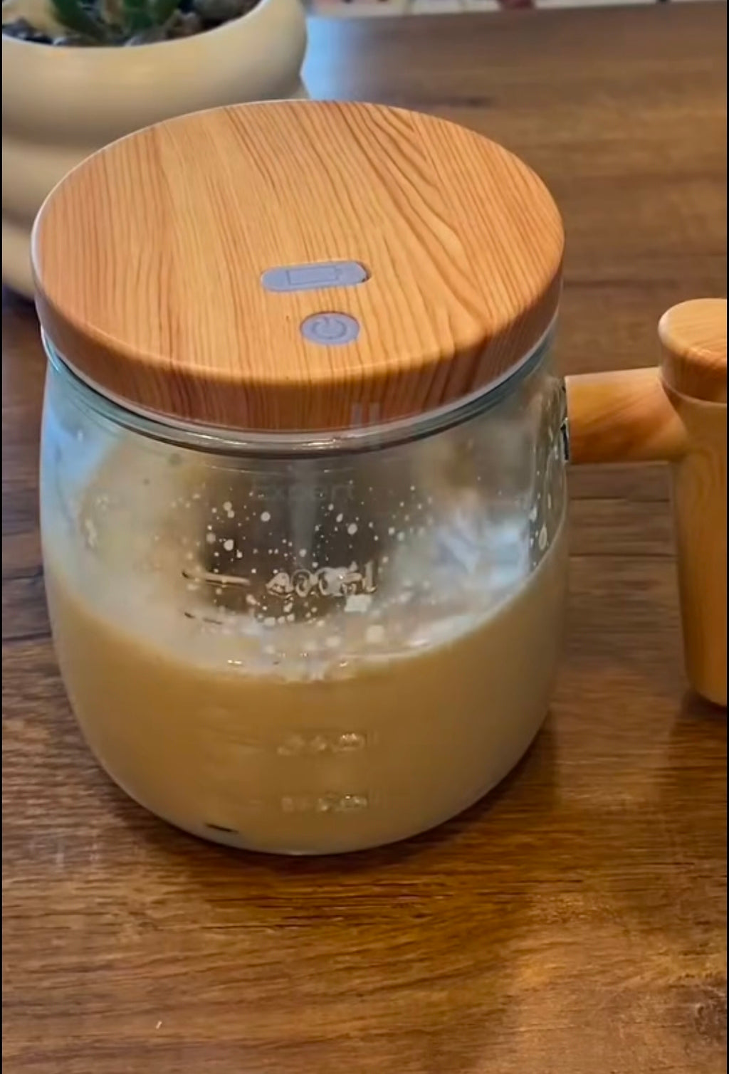electric self-stirring mug.